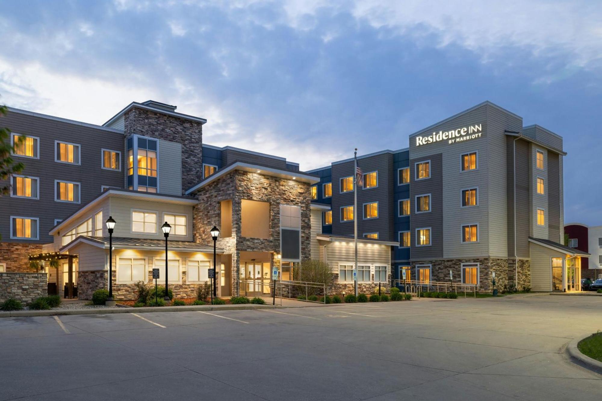 Residence Inn By Marriott Шампейн Екстериор снимка