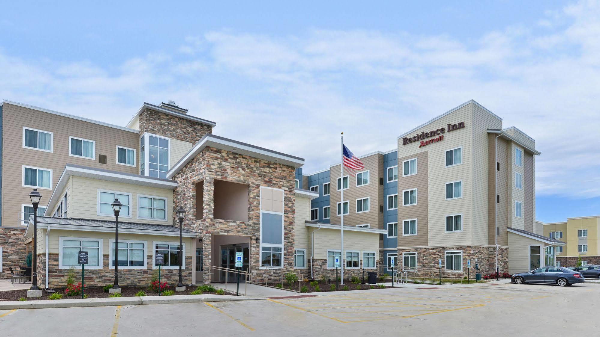 Residence Inn By Marriott Шампейн Екстериор снимка